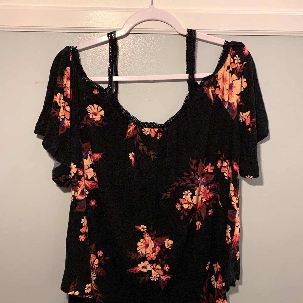 Off-Shoulder Blouse - Picture 4 of 4
